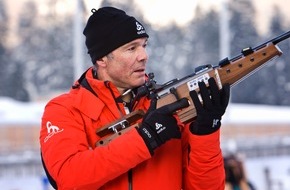 SAT.1: Anvisieren, abdruecken, Treffer? Hannes Jaenicke trainiert fuer die SAT.1-Winterspiele (mit Bild)