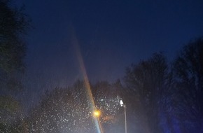 Feuerwehr Remscheid: FW-RS: Feuerwehr Remscheid sichert Hangrutsch an der Remscheider Stra&szlig;e