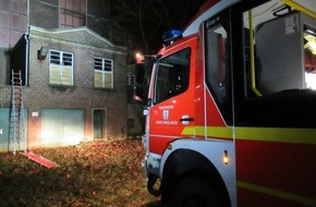 Feuerwehr Dinslaken: FW Dinslaken: Feuer in einer leerstehenden Lagerhalle