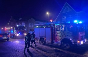 Freiwillige Feuerwehr Aurich: FW-AUR: Hinterhof-Garage brennt in der Nacht