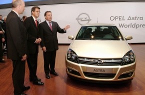 Opel Automobile GmbH: Besuch des Bundeskanzler Schroeder auf dem IAA-Opel-Stand