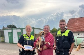 Polizeiinspektion Nienburg / Schaumburg: POL-NI: Polizei Bückeburg: Spende an das Tierheim übergeben