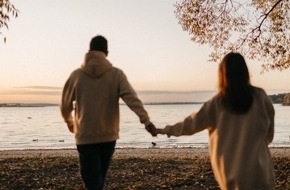 Badoo: Leichter durchs Leben: Emotionaler Ballast kein Tabuthema beim Dating mehr! 63 Prozent der Singles in Deutschland glauben, dass darüber zu reden, neue Beziehungen stärken kann