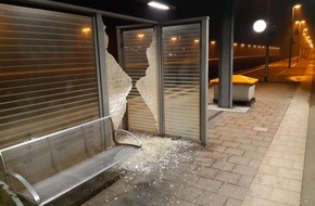 Bundespolizeiinspektion Kassel: BPOL-KS: Scheibe an Wartehäuschen zerstört