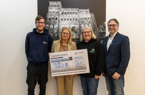 Polizeipräsidium Trier: POL-PPTR: Adventskonzert des Polizeipräsidiums - fast 5.000 Euro Spenden für Inklusionsprojekt