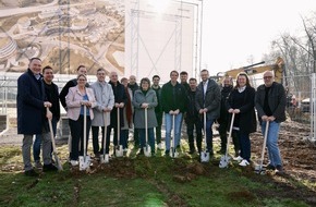 Fashion Outlet Service GmbH: Outlet Montabaur - Startschuss f&uuml;r die Erweiterung: Satzungsbeschluss gestern, Baugenehmigung heute & feierlicher Spatenstich