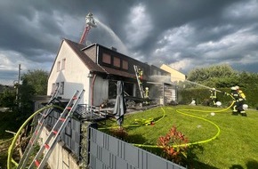 Feuerwehr Hagen: FW Hagen: Brand an einem Gebäude, 1 Person mit Verdacht auf Rauchgasintoxikation