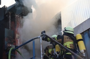 Feuerwehr Essen: FW-E: Brand in einem Industriebetrieb - keine Verletzten