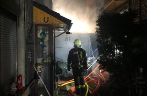 Feuerwehr Gelsenkirchen: FW-GE: Brand eines Unterstandes löst Großeinsatz der Feuerwehr Gelsenkirchen aus