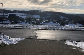Kreispolizeibehörde Oberbergischer Kreis: POL-GM: Auto macht sich selbständig