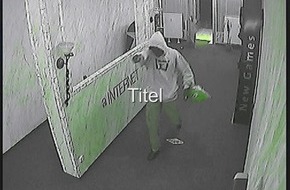 Polizei Rhein-Erft-Kreis: POL-REK: Polizei sucht Räuber mit einem Foto aus der Überwachungskamera - Erftstadt-Libar