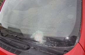 Polizei Hagen: POL-HA: Feuerwerkskörper beschädigt Frontscheibe