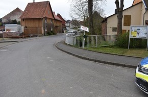 Polizeiinspektion Göttingen: POL-GÖ: (205/2023) Unfallflucht in Seulingen: Verkehrsschild umgefahren - Polizei sucht nach beschädigten 3er BMW