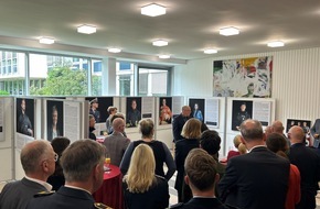 Polizei Münster: POL-MS: "Der Mensch dahinter" - Ausstellung am Friesenring eröffnet - Polizei Münster lädt zu öffentlichen Besuchsterminen ein
