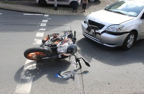 Polizei Rheinisch-Bergischer Kreis: POL-RBK: Bergisch Gladbach - Zusammensto&szlig; zwischen Motorrad und Pkw