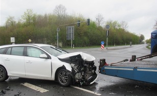 Polizei Coesfeld: POL-COE: Coesfeld, B525/ Unfall mit drei Verletzten