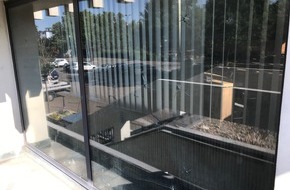 Polizeipräsidium Westpfalz: POL-PPWP: Fenster am Rathaus beschädigt