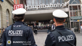 Bundespolizeidirektion M&uuml;nchen: Bundespolizeidirektion M&uuml;nchen: Zugbegleiter sexuell bel&auml;stigt