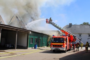 POL-STD: Großfeuer in Assel - 150 Feuerwehrleute im Einsatz