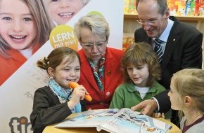 Ravensburger Verlag GmbH: Kinder zeigen Bildungsministerin modernes Lernen auf der Bildungsmesse didacta (mit Bild)