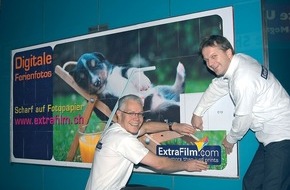 Extra Film AG: Das grösste Digitalfoto der Schweiz hat 3,1 m2 Fläche - Der Online-Fotoservice Extra Film überrascht mit ungewöhnlicher Werbeidee