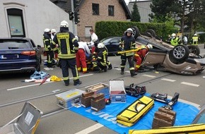 Feuerwehr Mülheim an der Ruhr: FW-MH: Schwerer Verkehrsunfall auf der Aktienstraße. Zwei verletzte Personen.