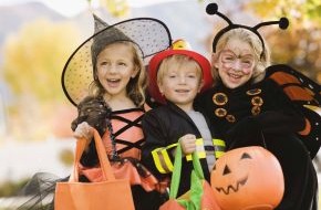 CosmosDirekt: Süßes oder Saures: Sicher feiern an Halloween und St. Martin (BILD)