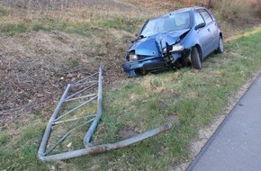 Polizei Minden-Lübbecke: POL-MI: Trunkenheitsfahrt: Auto-Fahrer (21) verursacht Unfall und lässt sich mit Taxi nachhause fahren