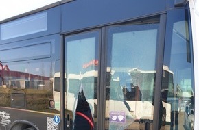 Polizeidirektion Neustadt/Weinstraße: POL-PDNW: (Haßloch) Vandalismus / Linienbus beschädigt