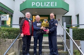 Polizeipräsidium Koblenz: POL-PPKO: Polizei Altenkirchen rettet Weihnachtspakete!