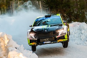 Rallye Schweden: Oliver Solberg erzielt den ersten WRC2-Sieg für den neuen Škoda Fabia RS Rally2