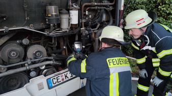 Freiwillige Feuerwehr Celle: FW Celle: Rauchentwicklung an einem Linienbus - drei Einsätze bisher am Sonntag!