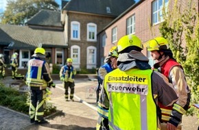 Freiwillige Feuerwehr Hünxe: FW Hünxe: Mehrere Verletzte nach Kellerbrand - Feuerwehr übt im Rathaus Hünxe