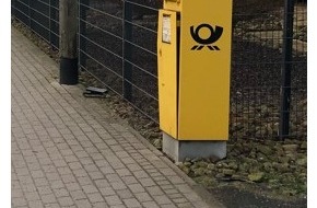 Polizei Bielefeld: POL-BI: Unbekannte zünden Sprengkörper - Briefkasten beschädigt