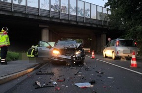 Polizei Mettmann: POL-ME: Zwei Personen bei Auffahrunfall verletzt - Haan - 2109146