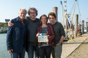 ZDF: Drehstart für ZDF-Krimi "Nord Nord Mord - Stille Wasser" / Robert Atzorn, Julia Brendler und Oliver Wnuk ermitteln auf Sylt (FOTO)