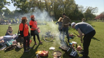 ZDF: Unterwegs mit Grillscouts, Alarm auf der Partymeile: ZDF-Magazin "drehscheibe" mit monothematischer Ausgabe über den Großstadtdschungel Köln (FOTO)