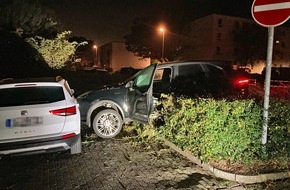 Polizei Mettmann: POL-ME: Mit dem Porsche Cayenne durch Monheim gerast - Polizei fahndete mit einem Hubschrauber nach flüchtigem Autofahrer - Monheim am Rhein - 2110155