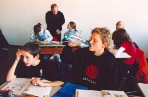 Informationszentrale Deutsches Mineralwasser: Trinken im Unterricht an deutschen Schulen nur selten erlaubt!
