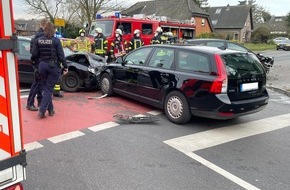 Freiwillige Feuerwehr Bedburg-Hau: FW-KLE: Verkehrsunfall mit Verletzten