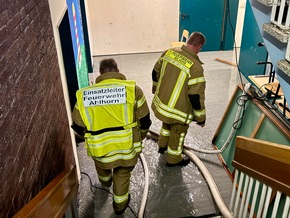 FW-OLL: Wasserrohrbruch setzt Kellergeschoss von Ahlhorner Grundschule großflächig unter Wasser