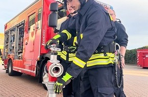 Feuerwehr Düren: FW Düren: 15 Feuerwehrleute auf den Einsatz vorbereitet - Erfolgreicher erster Teil der Grundausbildung (TM 1) bei der Feuerwehr Stadt Düren abgeschlossen.