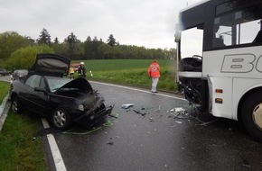 Polizeidirektion Koblenz: POL-PDKO: Pressemeldung der PI Simmern vom 10.05.2016 - Verkehrsunfall mit Schulbus