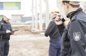 Hauptzollamt Potsdam: HZA-P: Zoll prüft Teltower Baustelle / 35 Personen ergreifen die Flucht