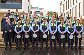 Polizei Düren: POL-DN: Das erste Mal auf Streife - Polizei Düren begrüßt 35 Kommissaranwärterinnen und -anwärter