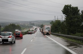 Polizeidirektion Neustadt/Weinstraße: POL-PDNW: Starkregen wird zum Verhängnis - Verkehrsunfälle auf BAB6