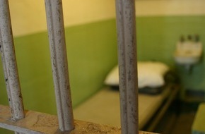 Osuru GmbH: Schöne Bescherung: Grosi im Gefängnis