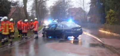 Polizeiinspektion Nienburg / Schaumburg: POL-NI: Zu schnell auf regennasser Fahrbahn  -Bild im Download-