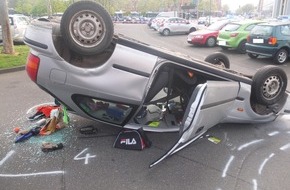 Polizei Düren: POL-DN: Überschlag auf dem Parkplatz