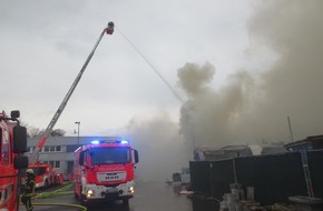 Feuerwehr Bergisch Gladbach: FW-GL: Mittelbrand in Industriegebiet im Stadtteil Gronau von Bergisch Gladbach